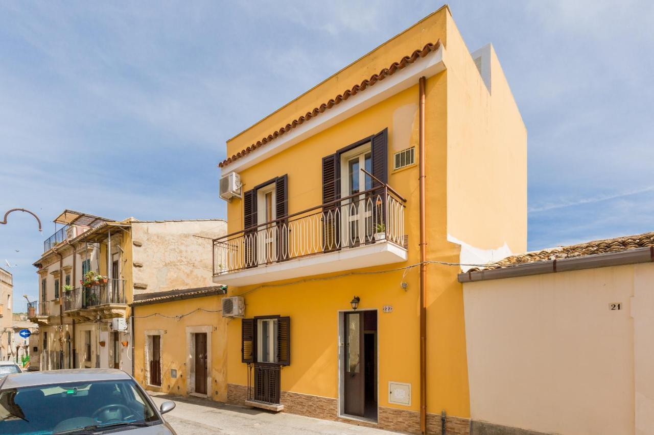 Vila Casa La Formica Noto Exteriér fotografie